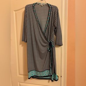 Wrap dress, 3/4 sleeve. Lightweight fabric.